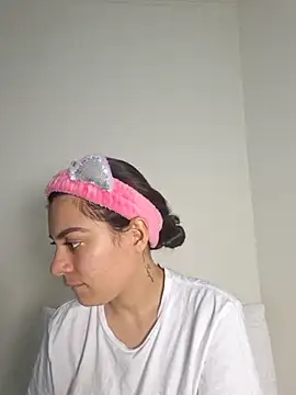 AmaiaSalvatore online show from September 18, 2025, 10:23 pm