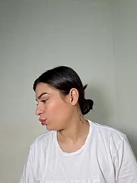 AmaiaSalvatore online show from September 25, 2025, 9:40 pm