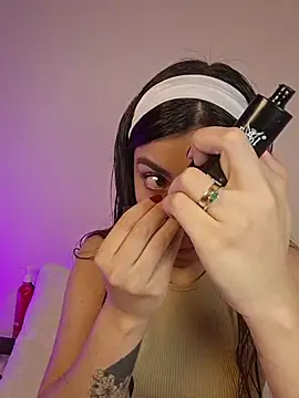 AmaiaSalvatore online show from October 25, 2025, 9:20 pm