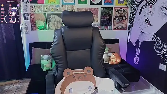 Snapshot of Yuhwan_ chatting on November 22, 2025, 7:35 pm Yuhwan online show from November 22, 2025, 7:35 pm