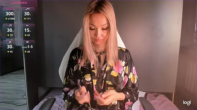 K1ttyC4t  online show from December 3, 2025, 3:58 am