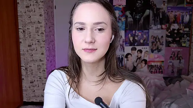 LucyRose3 online show from December 16, 2025, 1:21 am