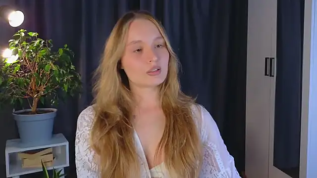 lisa schiele online show from September 21, 2025, 7:59 pm