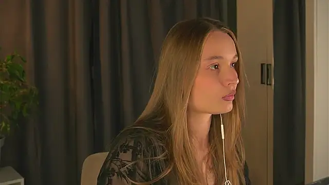 lisa schiele online show from September 26, 2025, 8:13 pm