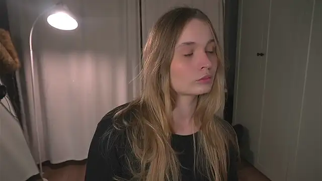 lisa schiele online show from April 10, 2026, 8:13 pm