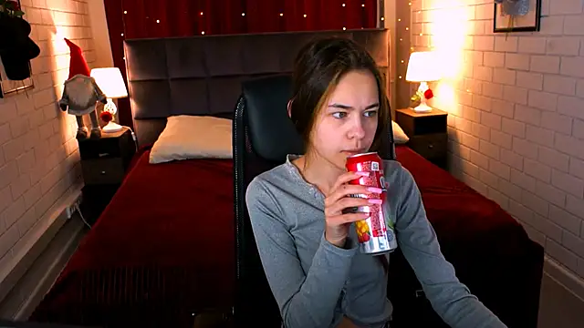 UliaNeer online show from April 23, 2026, 5:08 am