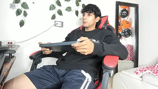 axel rousse2 online show from November 5, 2025, 10:32 pm