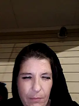 Snapshot of Neveah1 chatting on October 5, 2025, 8:45 am Neveah1 online show from October 5, 2025, 8:45 am