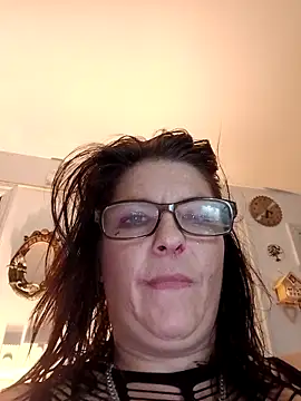 Snapshot of Neveah1 chatting on October 7, 2025, 8:55 am Neveah1 online show from October 7, 2025, 8:55 am