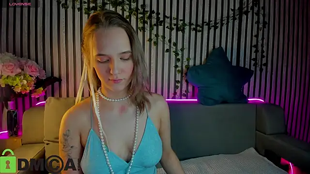 Casey Sweeet online show from December 17, 2025, 4:02 pm