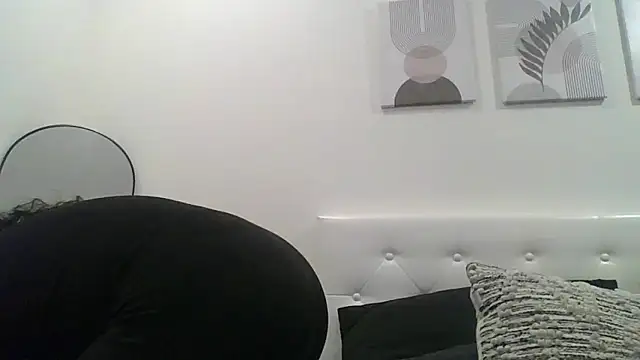 Flossee online show from April 21, 2026, 8:20 am