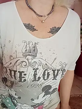 SquirtMilf00 online show from September 13, 2025, 2:55 am