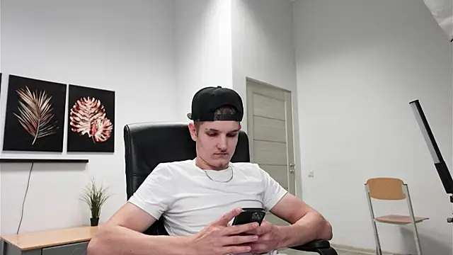 Mark Karson online show from September 16, 2025, 12:28 pm