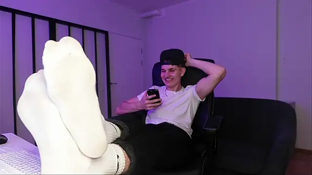 Mark Karson online show from December 5, 2025, 6:04 pm