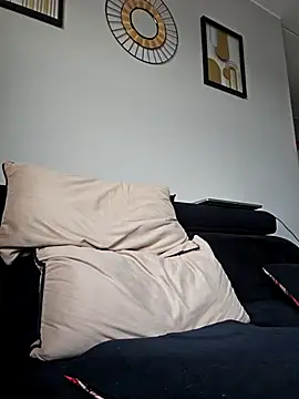 mojaymort online show from September 23, 2025, 2:53 pm