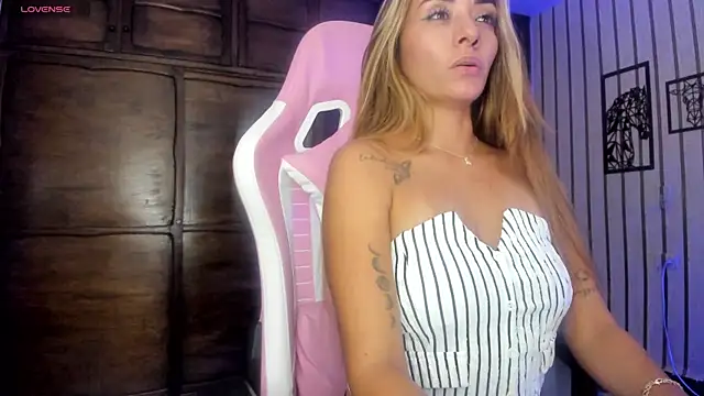 Luisa Red online show from April 15, 2026, 2:29 am