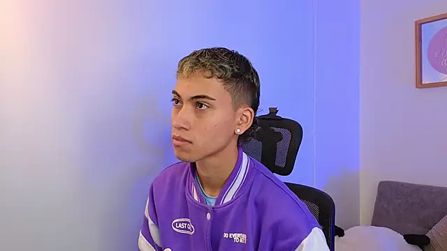 yulian vasquez online show from October 6, 2025, 12:24 pm