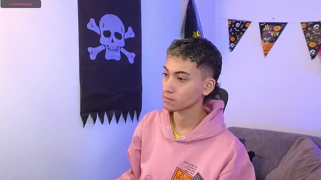 yulian vasquez online show from October 17, 2025, 12:19 pm