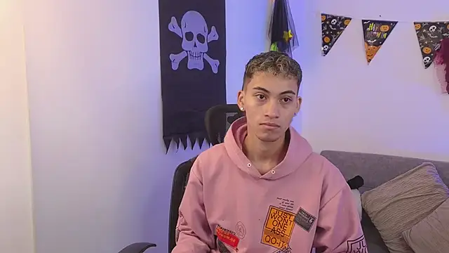 yulian vasquez online show from October 18, 2025, 12:17 pm