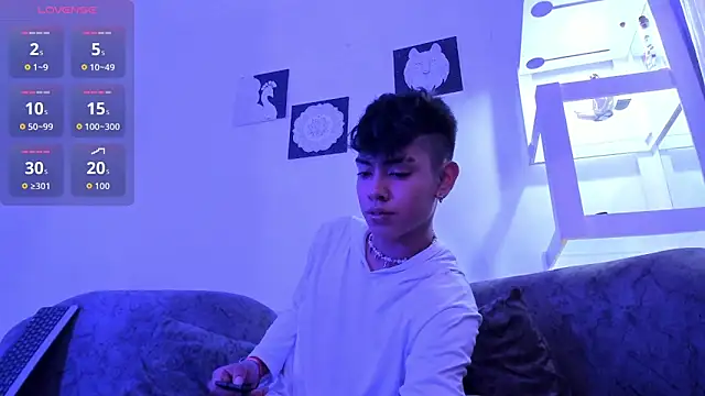 LoganTwink18 online show from September 14, 2025, 10:20 pm