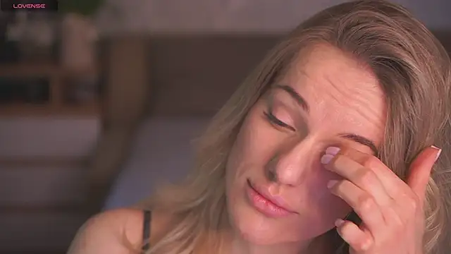 Vanille Mystery online show from April 22, 2026, 7:44 am