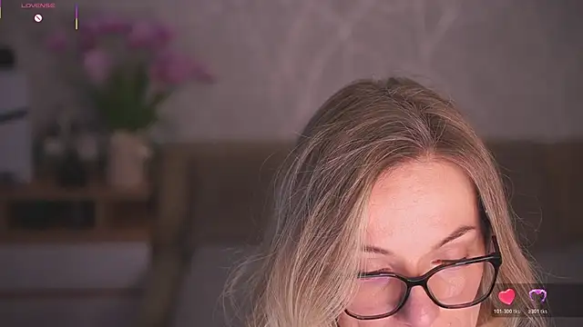 Vanille Mystery online show from April 22, 2026, 10:00 pm