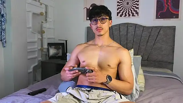 Snapshot of LatinReall chatting on March 26, 2026, 10:48 pm LatinReall online show from March 26, 2026, 10:48 pm