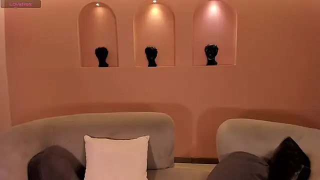 AmbarJames  online show from April 21, 2026, 11:16 am