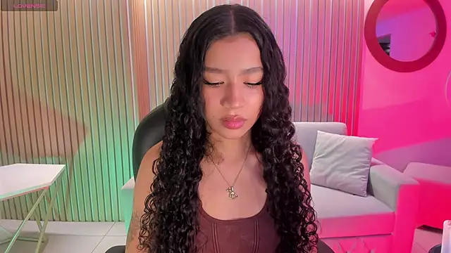 SophieHouston  online show from October 8, 2025, 3:37 am