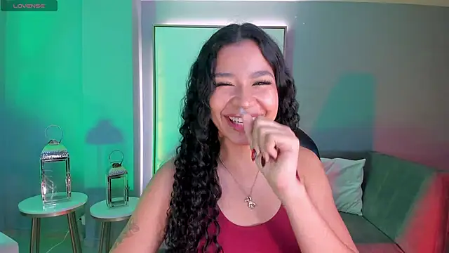 SophieHouston  online show from October 14, 2025, 4:35 am