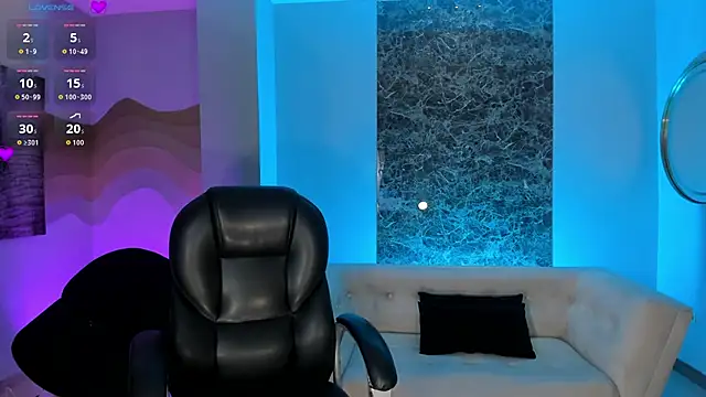 SophieHouston  online show from November 18, 2025, 3:56 am