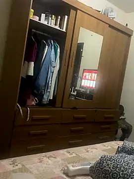 PIROCAGG21 online show from December 1, 2025, 11:10 pm