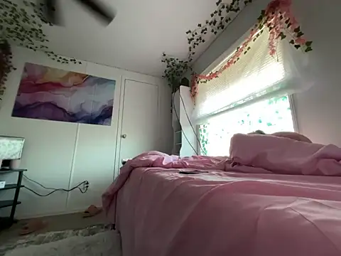 moan4mona online show from April 4, 2026, 10:07 pm