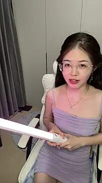 Qianqian-888 online show from October 29, 2025, 1:13 pm