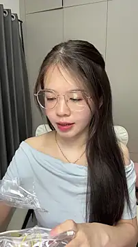 Qianqian-888 online show from November 29, 2025, 12:57 am