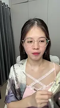 Qianqian-888 online show from December 3, 2025, 1:13 am