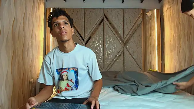 Hotcouple 222 online show from January 18, 2026, 7:23 am