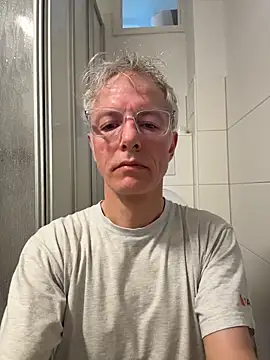 SexyLeon8 online show from March 13, 2026, 9:27 am