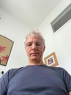 Snapshot of SexyLeon8 chatting on June 5, 2026, 9:15 am SexyLeon8 online show from June 5, 2026, 9:15 am