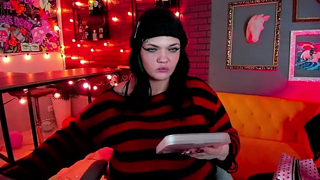 MaryHarrys online show from September 29, 2025, 9:08 pm