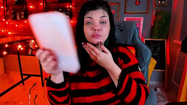 MaryHarrys online show from October 11, 2025, 8:51 pm