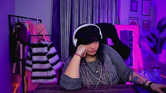 MaryHarrys online show from May 14, 2026, 8:48 pm