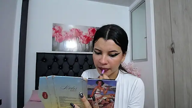 pinky f00x online show from September 10, 2025, 12:54 am