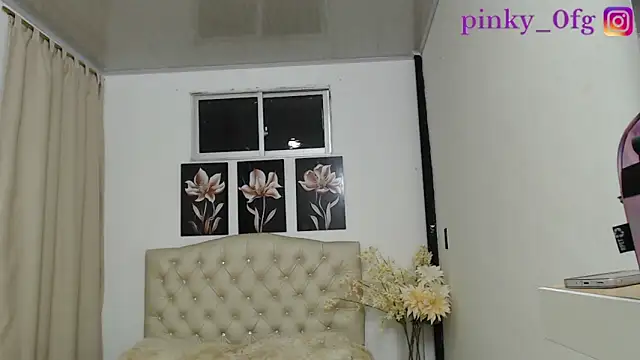 pinky f00x online show from September 20, 2025, 2:23 am