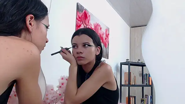 pinky f00x online show from April 7, 2026, 7:47 pm