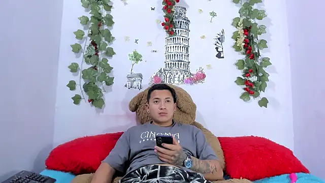 NataliaAndJulliam online show from January 11, 2026, 4:39 am