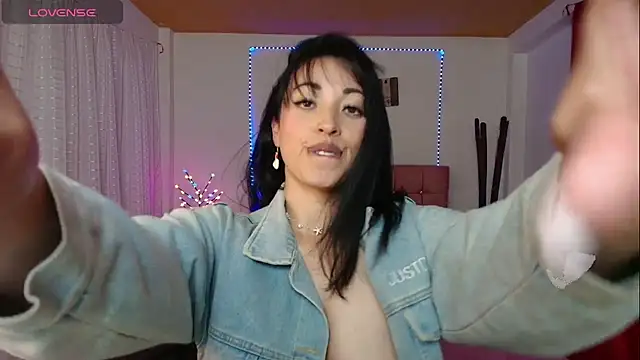Snapshot of hannagomez_24 chatting on June 1, 2026, 7:37 pm hannagomez 24 online show from June 1, 2026, 7:37 pm