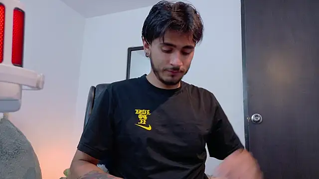 Snapshot of Elian_savoy chatting on June 9, 2026, 4:02 am Elian savoy online show from June 9, 2026, 4:02 am