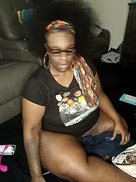 Snapshot of Thickkemzz41 chatting on May 13, 2026, 9:39 am Thickkemzz41 online show from May 13, 2026, 9:39 am