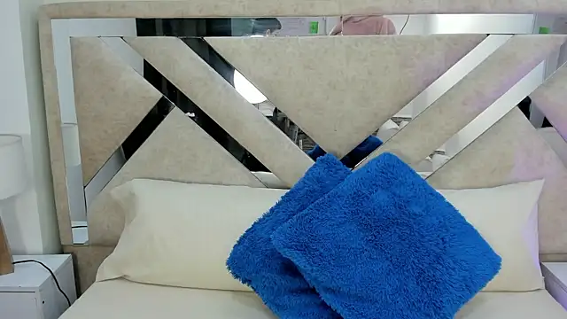 ximena vasquez8 online show from January 6, 2026, 3:21 am